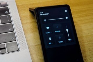 訊飛雙屏翻譯機(jī):雙屏+領(lǐng)夾麥+無需操控 翻譯機(jī)的終極形態(tài)?